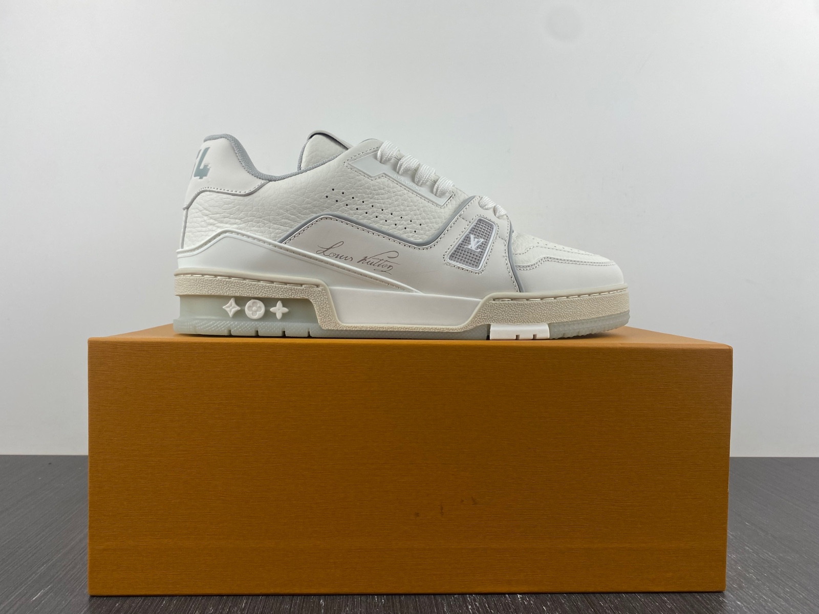 lwe sneaker