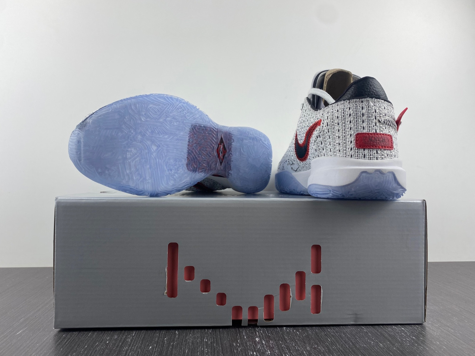 nike lebron 20 the debut dj5423-100
