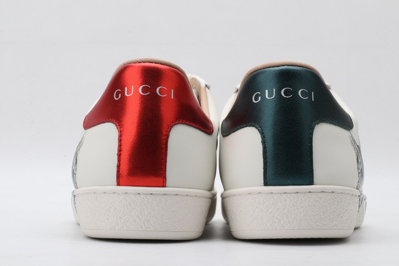 G*u*i ace embroidered low-top sneaker white with cat