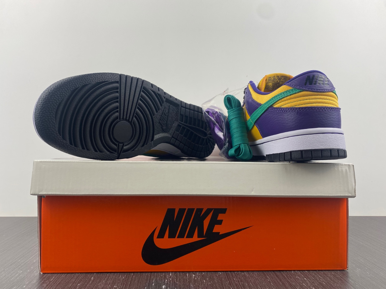 nike dunk low lx lisa leslie (w) - do9581-500