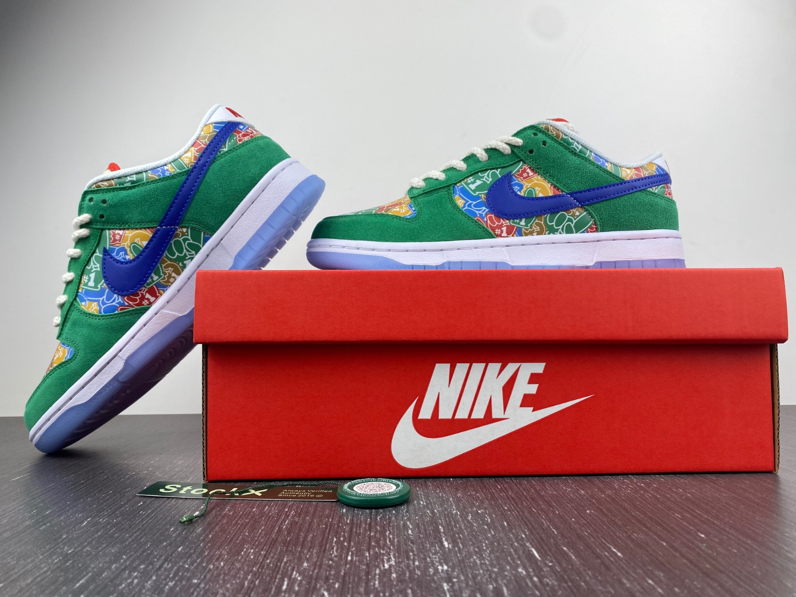 nike dunk low foam finger dz5184-300