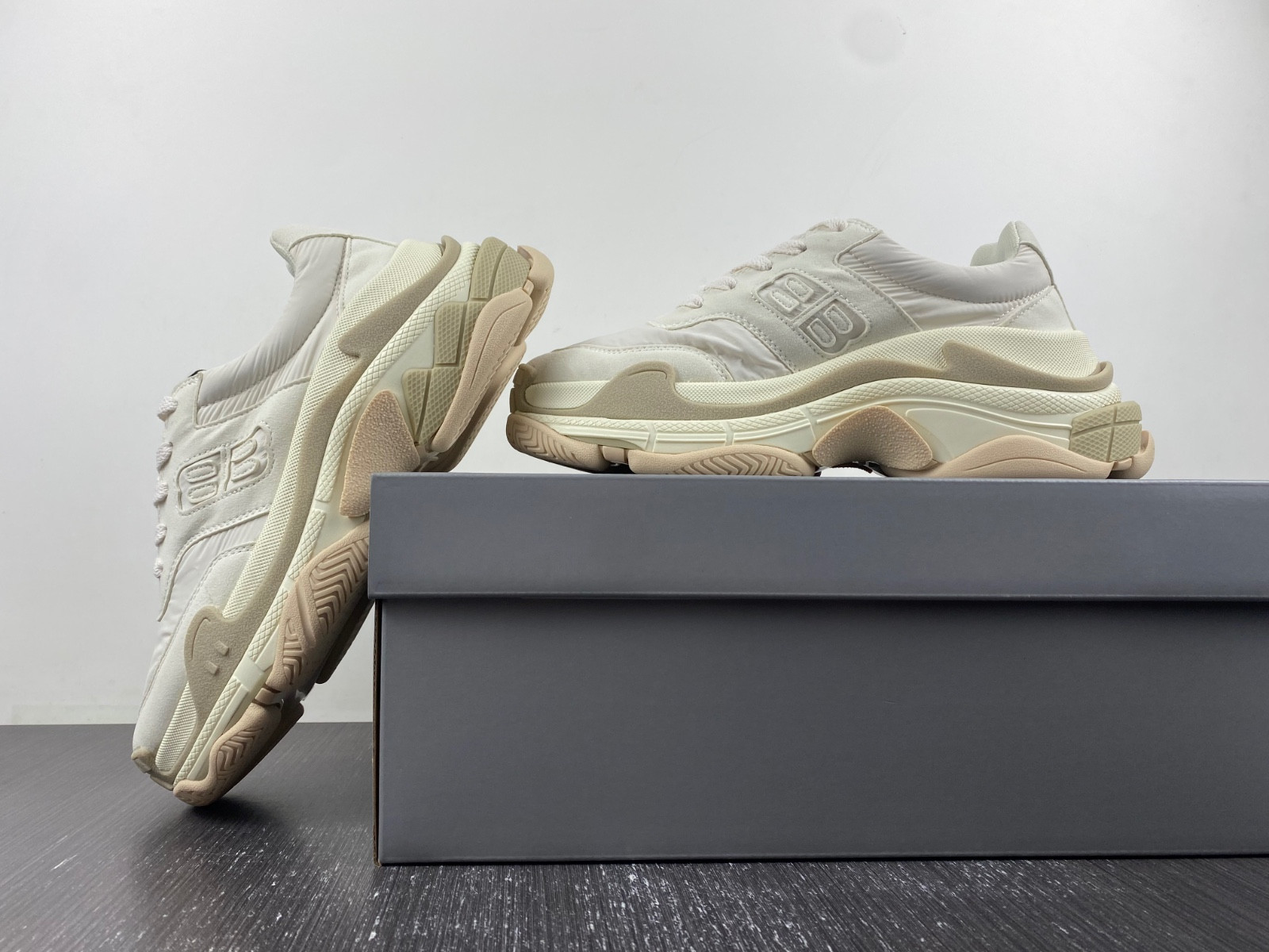 Ba*len*cia*ga triple s