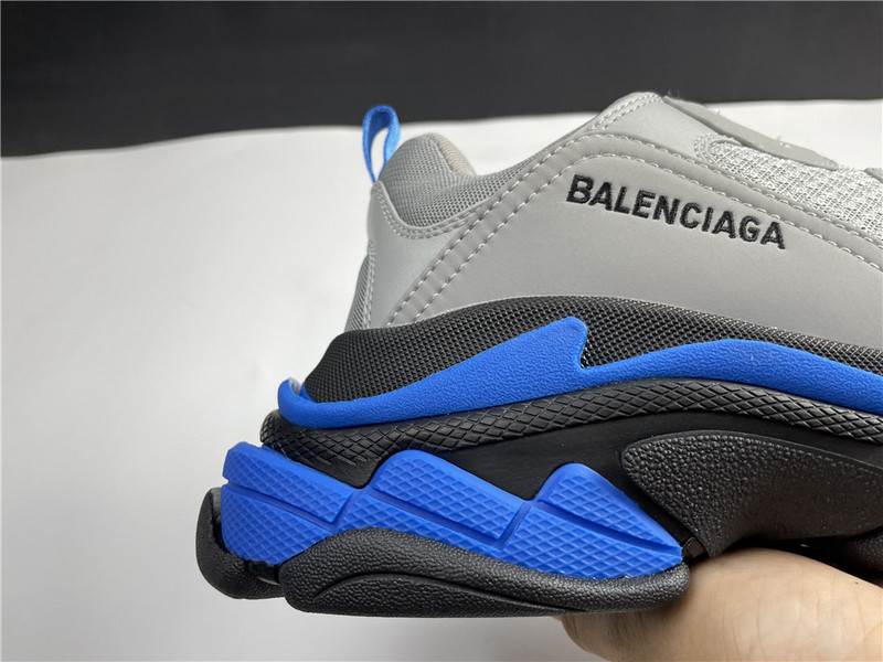 Ba*len*cia*ga triple s