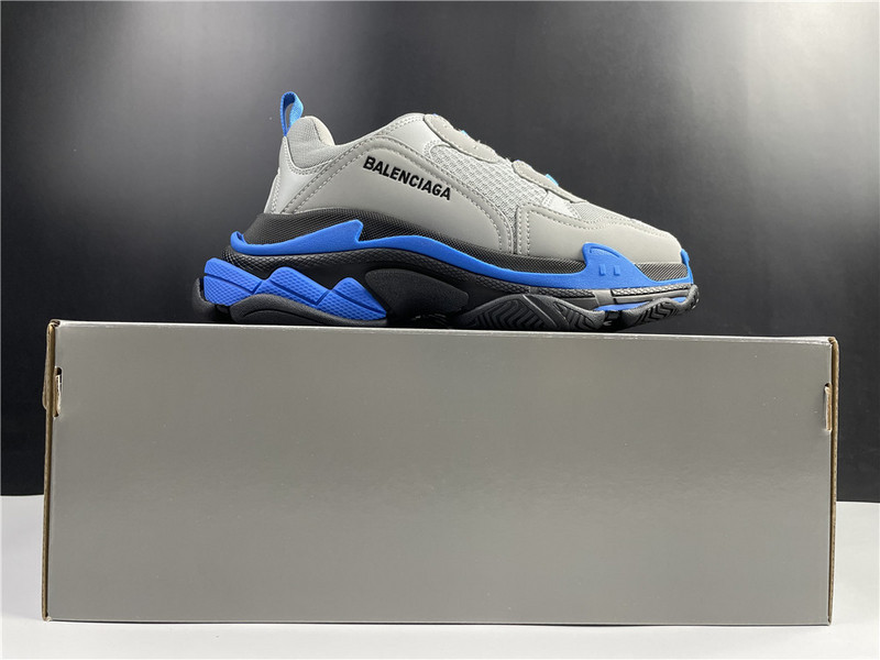 Ba*len*cia*ga triple s