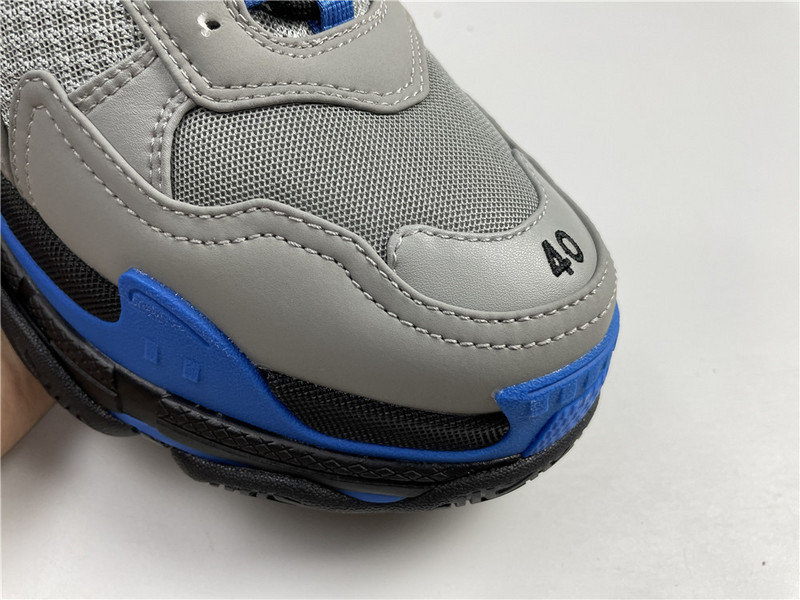 Ba*len*cia*ga triple s