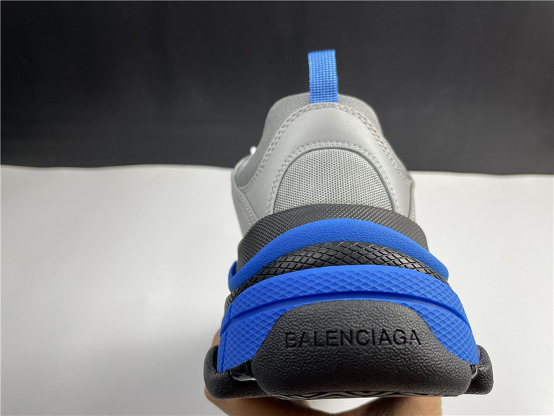 Ba*len*cia*ga triple s