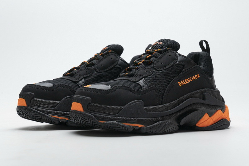 Ba*len*cia*ga triple s