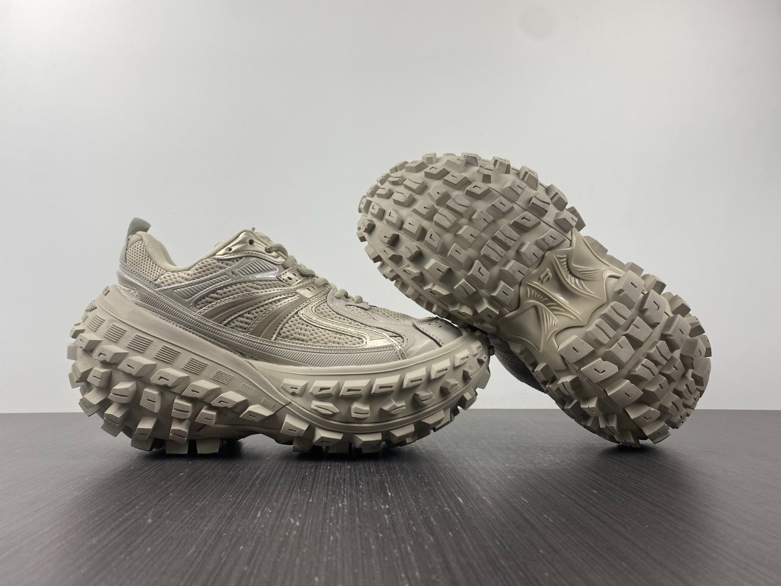Ba*len*cia*ga defender sneaker