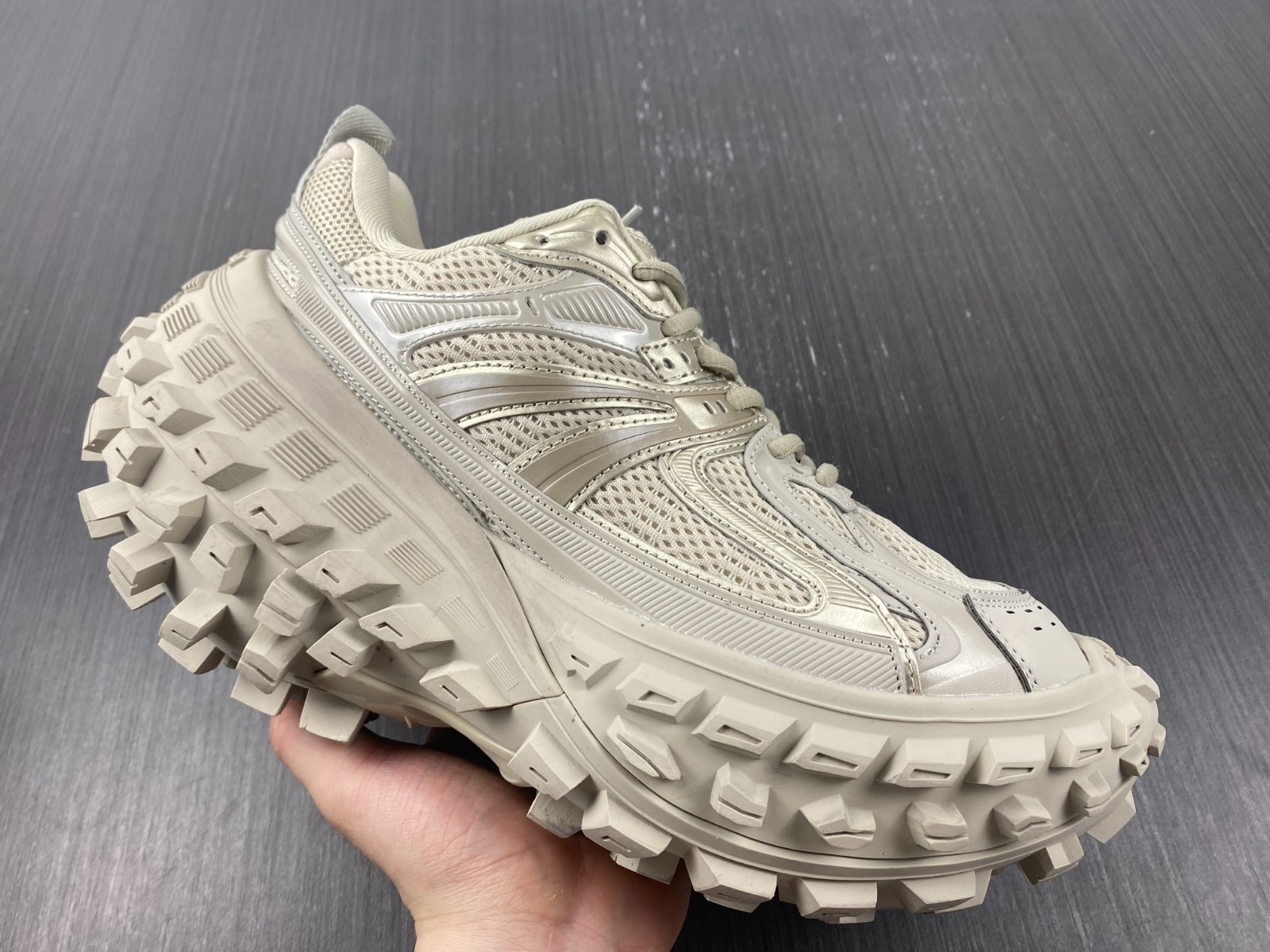 Ba*len*cia*ga defender sneaker