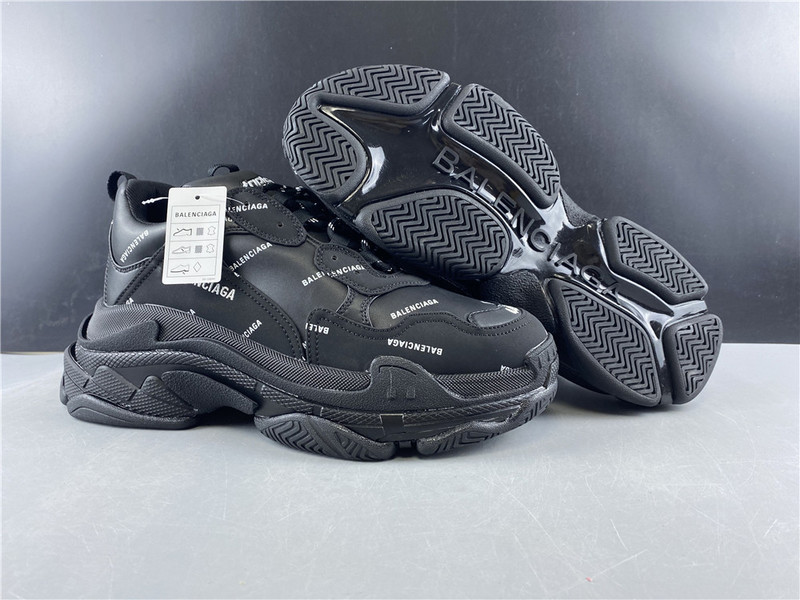 Ba*len*cia*ga triple s