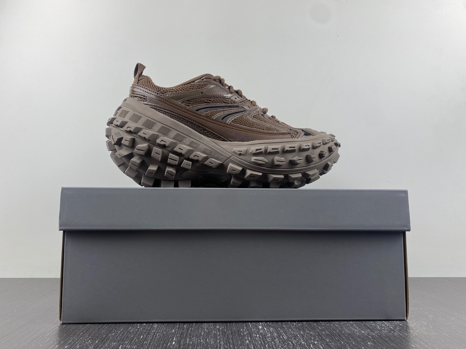 Ba*len*cia*ga defender sneaker
