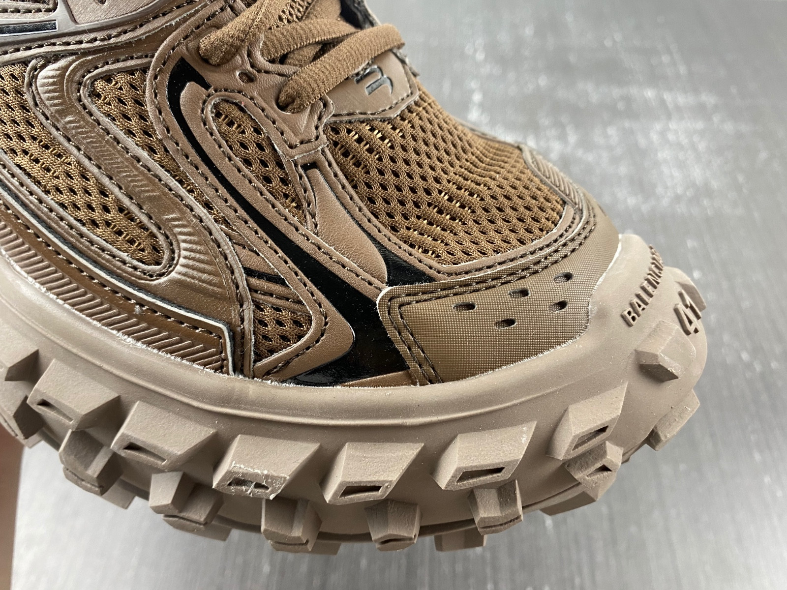 Ba*len*cia*ga defender sneaker