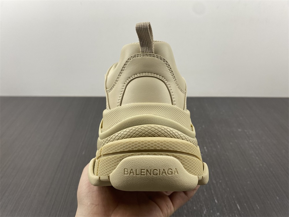 Ba*len*cia*ga triple s