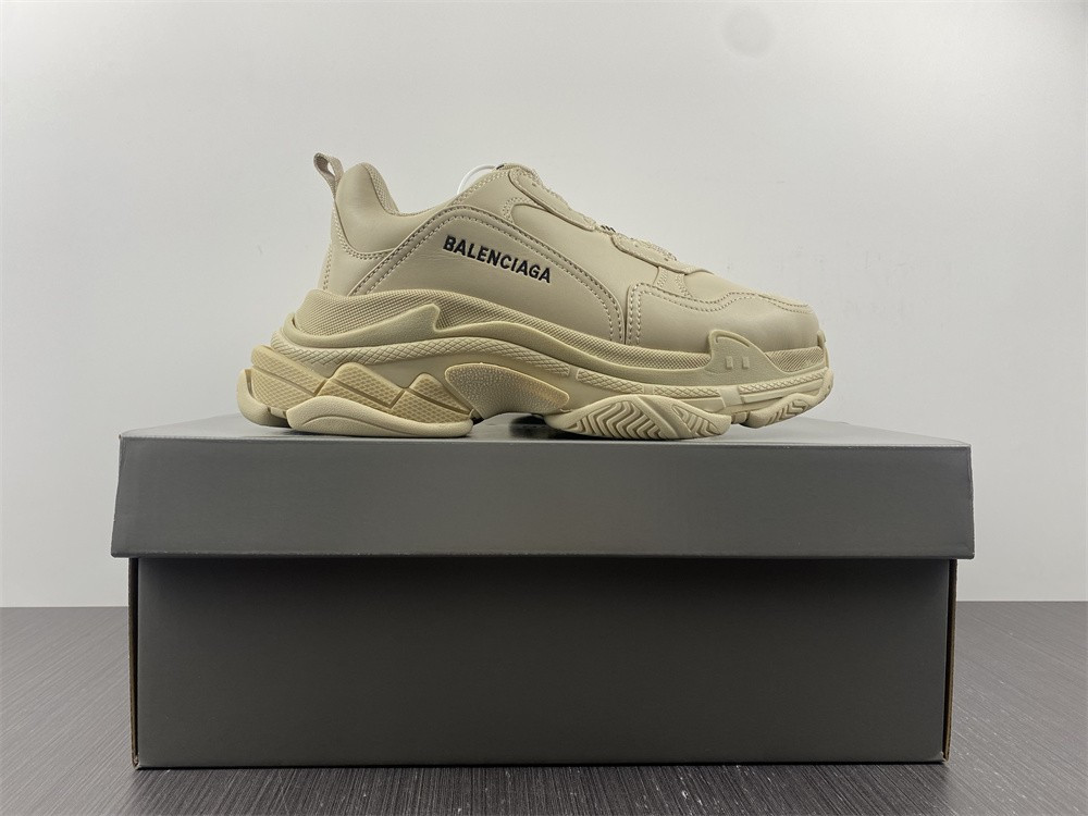 Ba*len*cia*ga triple s