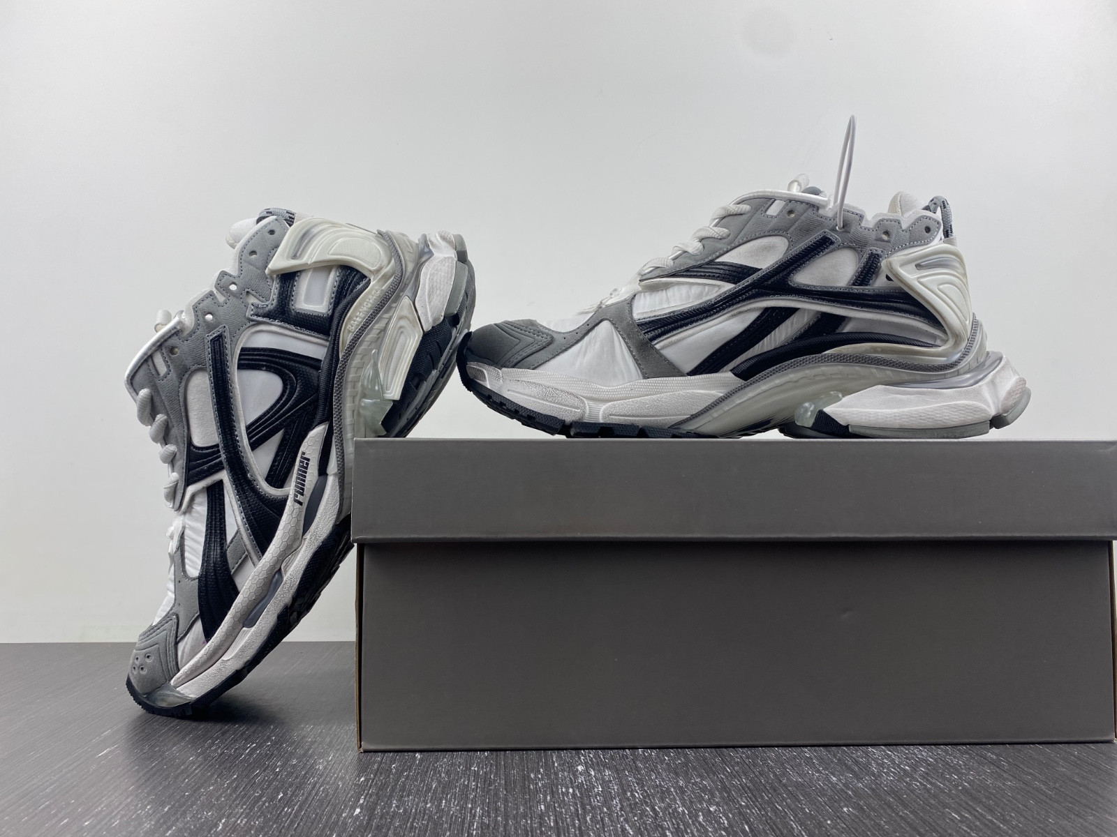 Ba*len*cia*ga runner sneaker in grey/white/black
