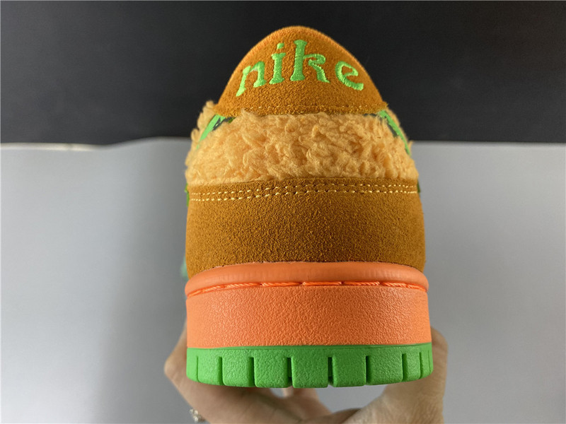dead x nike sb dunk low“ orange bear” cj5378-800