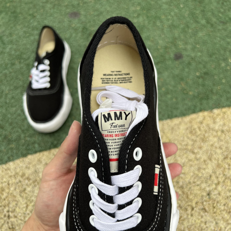 mmy sneaker 0057