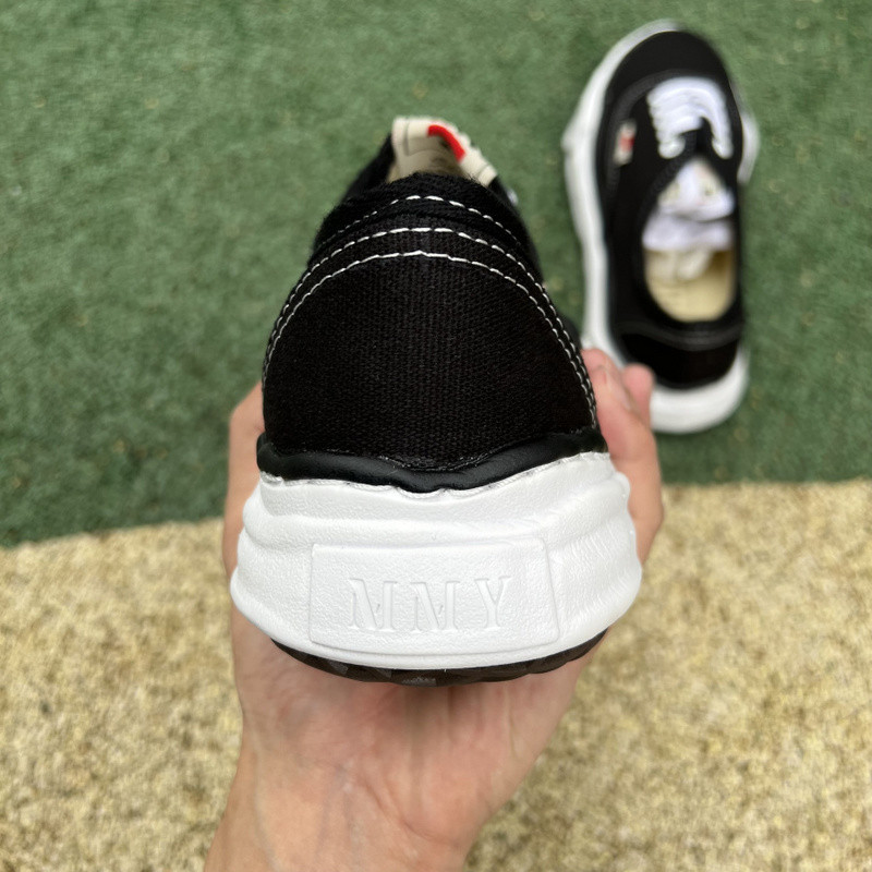 mmy sneaker 0057