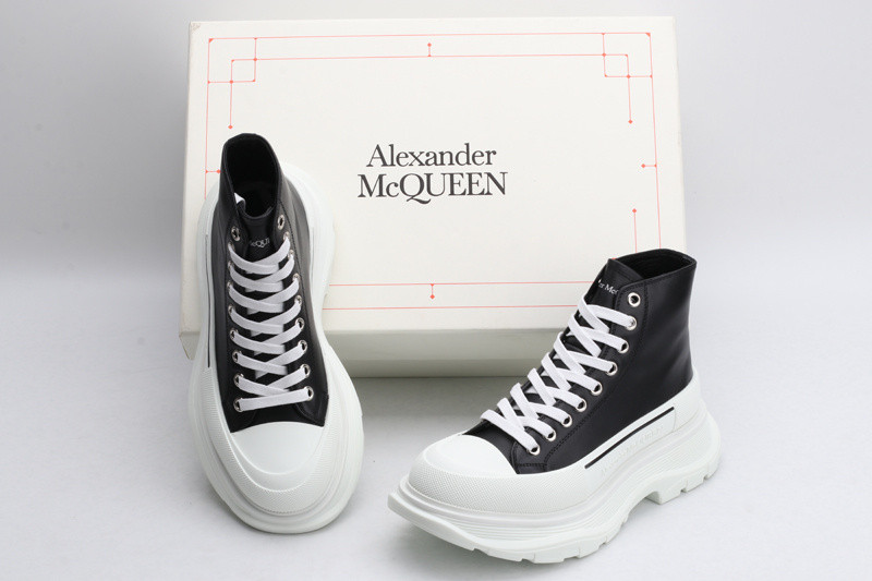 alex mcq tread slick boot in black p