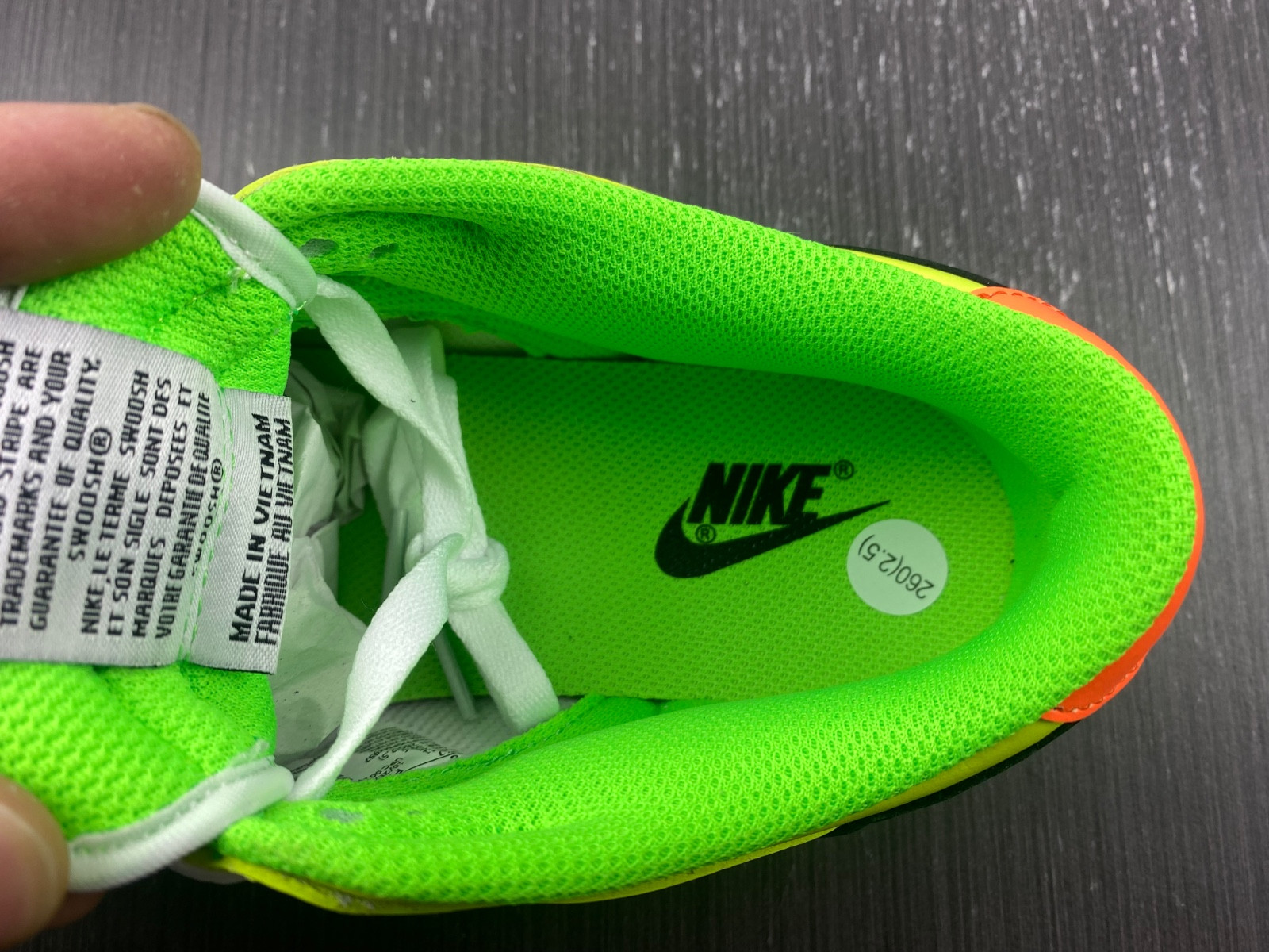 nike dunk low glow in the dark fj4610-702