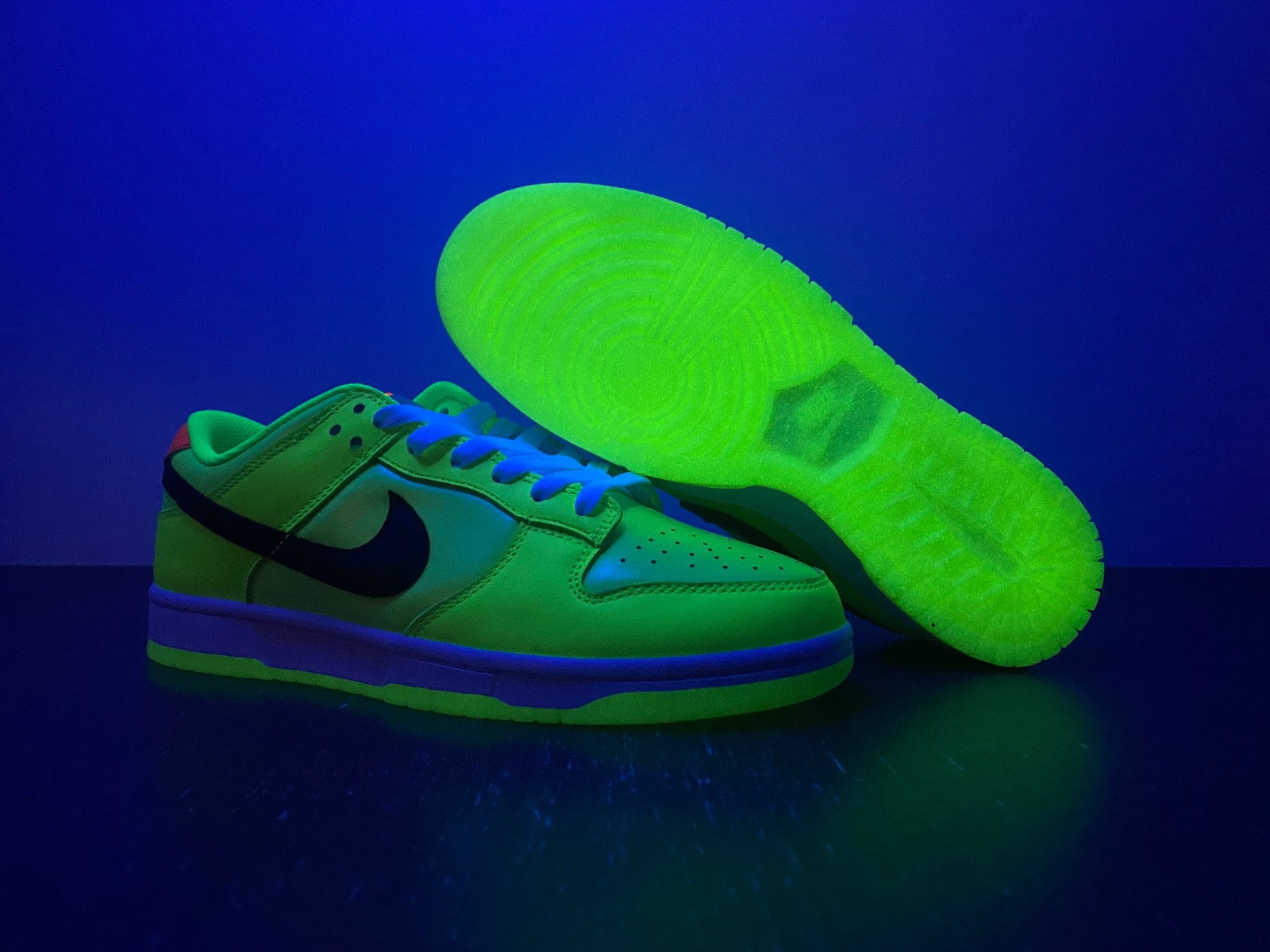 nike dunk low glow in the dark fj4610-702
