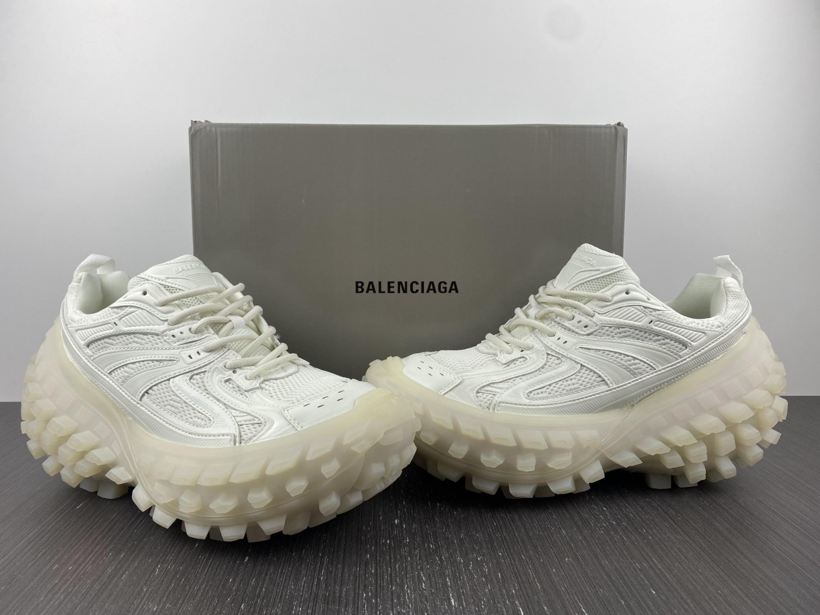 Ba*len*cia*ga defender sneaker