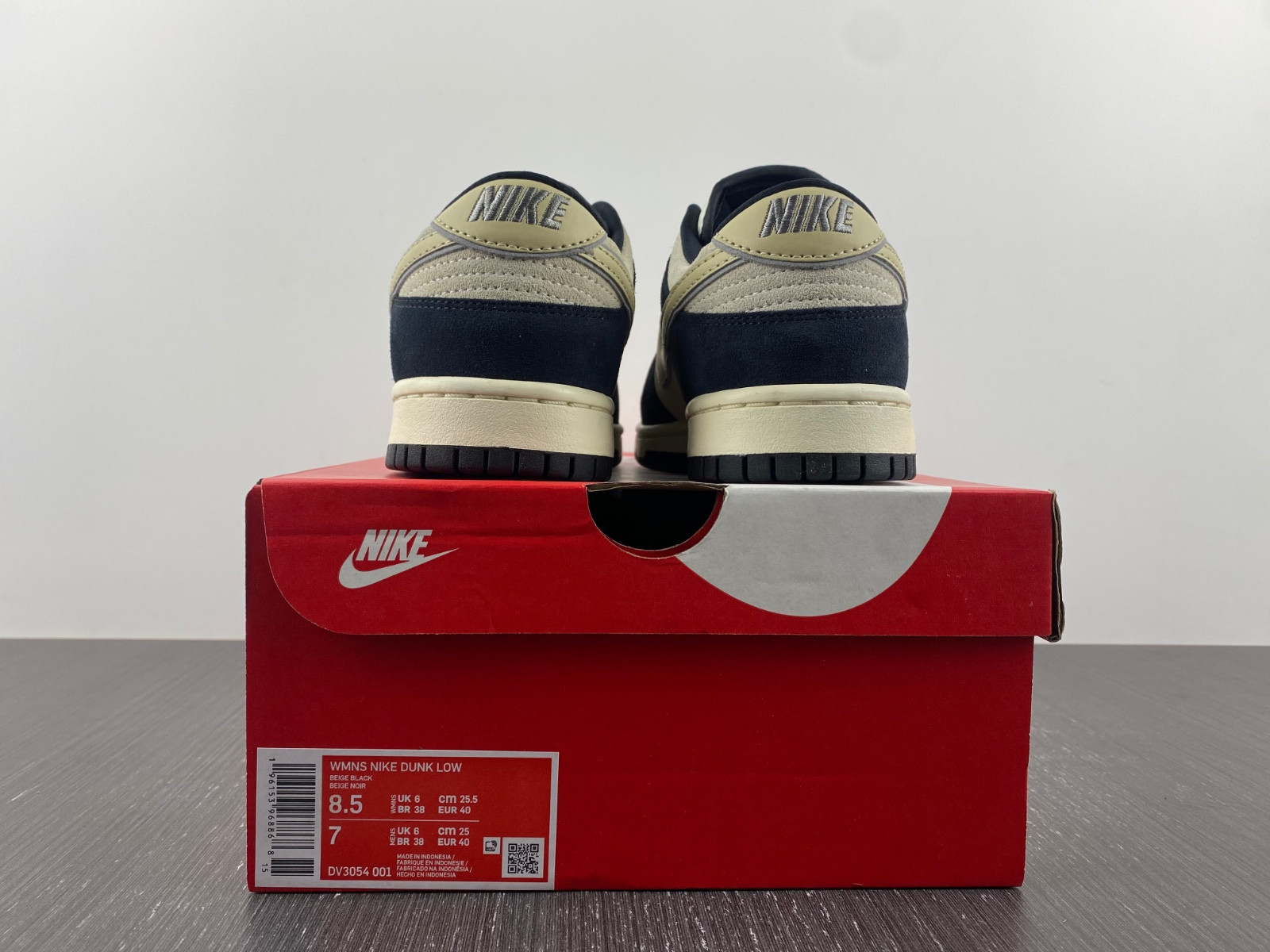 nike dunk low black suede dv3054-001